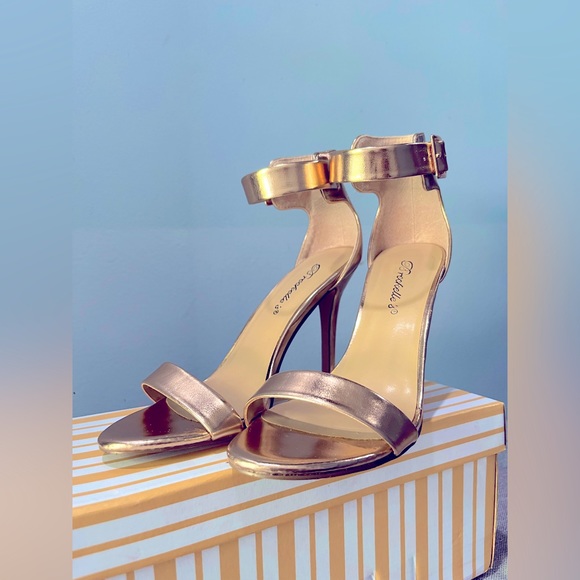 Breckelle’s Rose Gold Metallic Foil Ankle Strap Heels - Picture 3 of 10